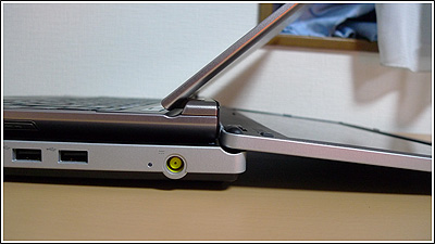 ThinkPad Edge 13とVostro V13の液晶の「開き」の違い