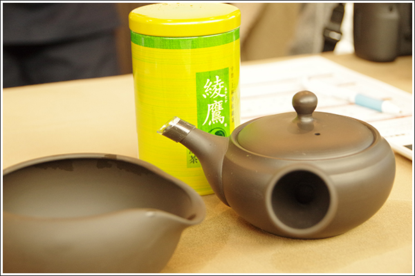待つこともお茶の楽しみのひとつ「綾鷹茶会」で上林春松本店の美味しいお茶の淹れ方を体験